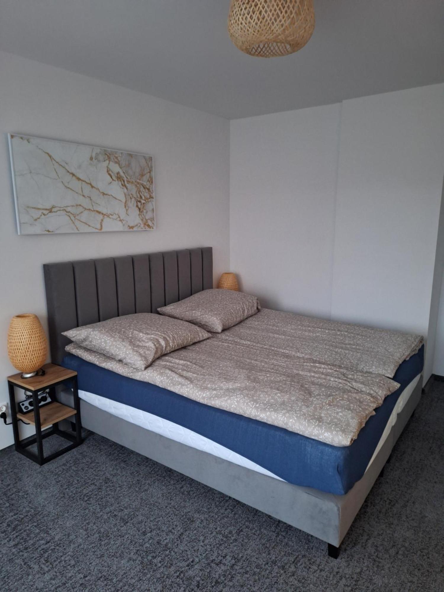 Apartament Wiadukt ブンツラウ エクステリア 写真